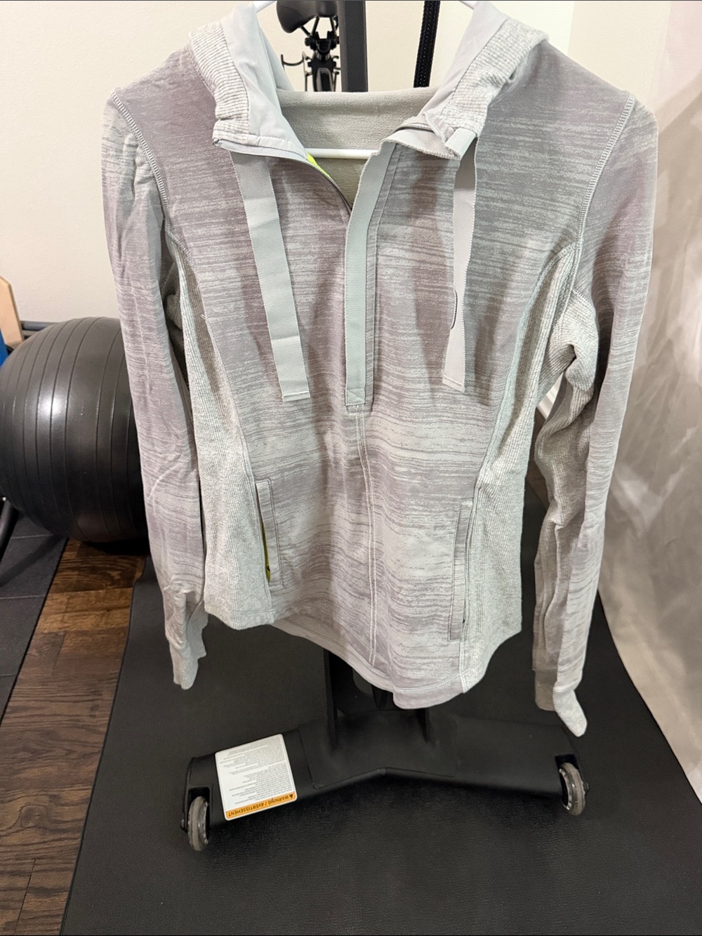 Lululemon Light Gray 1/2 zip hoodie -size 6